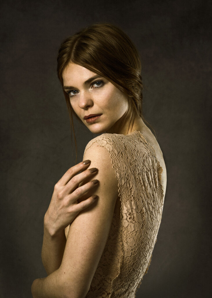 This neutral lace dress adds texture to the image and compliments Elle's colouring.